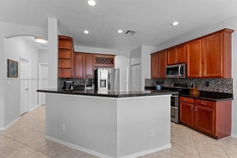 House in Weston, Florida 5 bedrooms, 292.08 sq.m. № 1712622 - photo 9