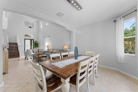 House in Weston, Florida 5 bedrooms, 292.08 sq.m. № 1712622 - photo 7