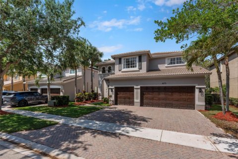 House in Weston, Florida 5 bedrooms, 292.08 sq.m. № 1712622 - photo 2