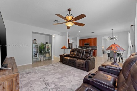 House in Weston, Florida 5 bedrooms, 292.08 sq.m. № 1712622 - photo 15