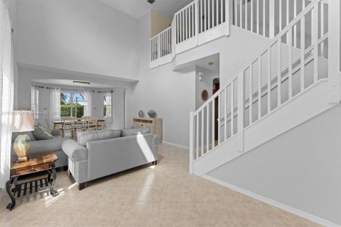 House in Weston, Florida 5 bedrooms, 292.08 sq.m. № 1712622 - photo 4