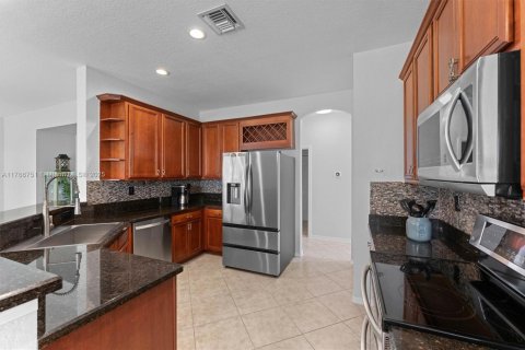 House in Weston, Florida 5 bedrooms, 292.08 sq.m. № 1712622 - photo 10