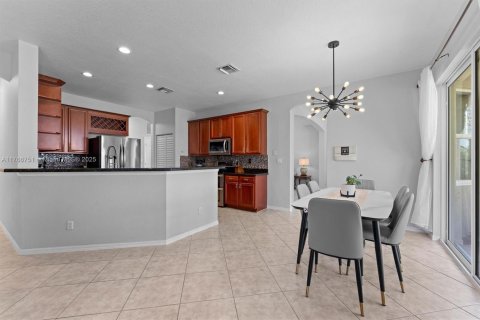 House in Weston, Florida 5 bedrooms, 292.08 sq.m. № 1712622 - photo 13