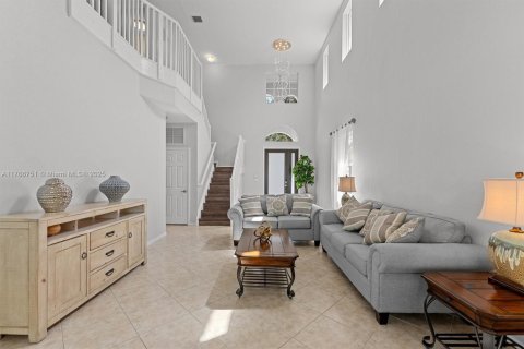 House in Weston, Florida 5 bedrooms, 292.08 sq.m. № 1712622 - photo 6