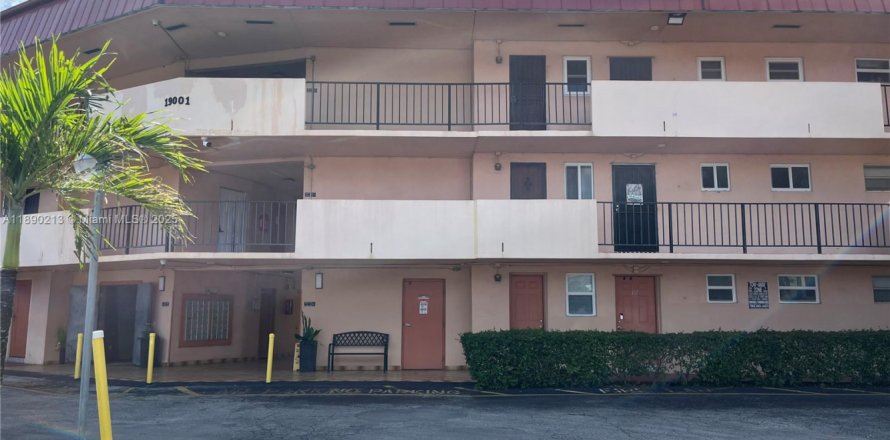 Condo in Miami, Florida, 1 bedroom № 1944816