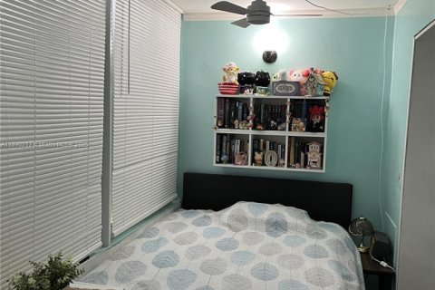 Condo in Miami, Florida, 1 bedroom  № 1944816 - photo 13