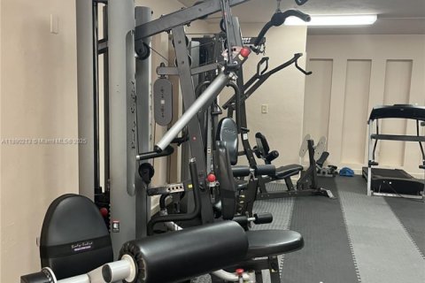 Condo in Miami, Florida, 1 bedroom  № 1944816 - photo 19