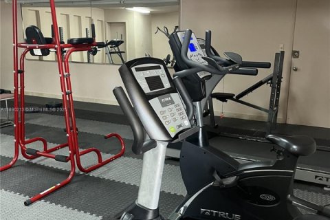 Condo in Miami, Florida, 1 bedroom  № 1944816 - photo 20