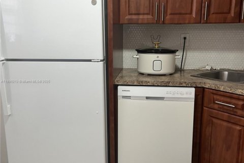 Condo in Miami, Florida, 1 bedroom  № 1944816 - photo 4