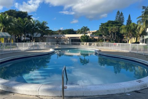 Condo in Miami, Florida, 1 bedroom  № 1944816 - photo 14