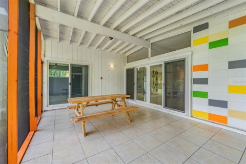 House in Saint Petersburg, Florida 3 bedrooms, 133.13 sq.m. № 1884098 - photo 22