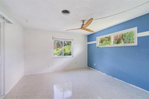 House in Saint Petersburg, Florida 3 bedrooms, 133.13 sq.m. № 1884098 - photo 18