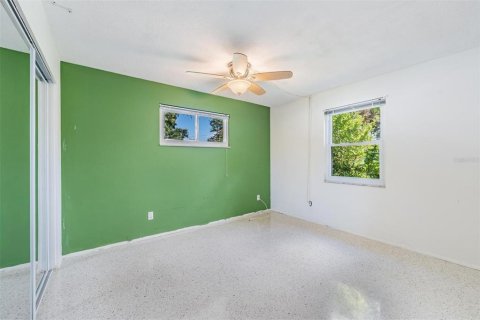 House in Saint Petersburg, Florida 3 bedrooms, 133.13 sq.m. № 1884098 - photo 16