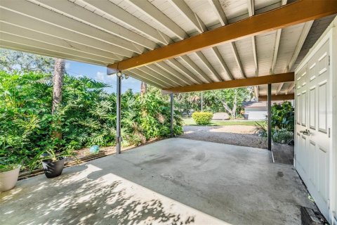 House in Saint Petersburg, Florida 3 bedrooms, 133.13 sq.m. № 1884098 - photo 26