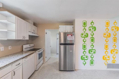 House in Saint Petersburg, Florida 3 bedrooms, 133.13 sq.m. № 1884098 - photo 13