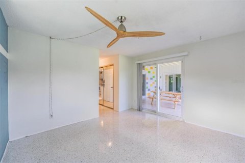 House in Saint Petersburg, Florida 3 bedrooms, 133.13 sq.m. № 1884098 - photo 15