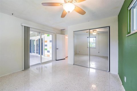 House in Saint Petersburg, Florida 3 bedrooms, 133.13 sq.m. № 1884098 - photo 17