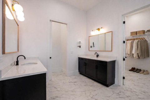 House in Port St. Lucie, Florida 3 bedrooms, 215.53 sq.m. № 2193611 - photo 27