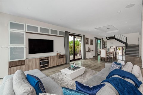 House in Key Largo, Florida 5 bedrooms, 308.16 sq.m. № 2019835 - photo 20