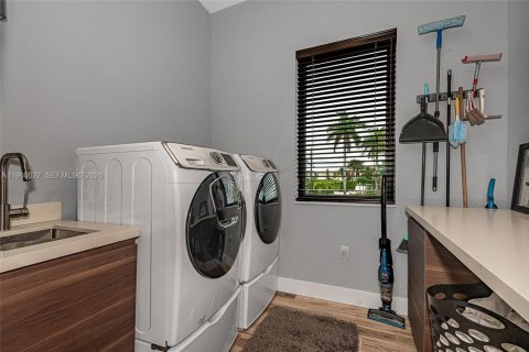 House in Key Largo, Florida 5 bedrooms, 308.16 sq.m. № 2019835 - photo 29