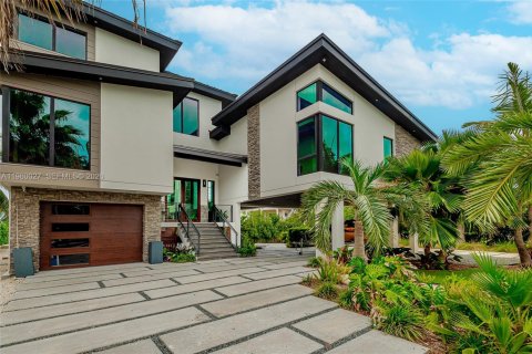 House in Key Largo, Florida 5 bedrooms, 308.16 sq.m. № 2019835 - photo 2