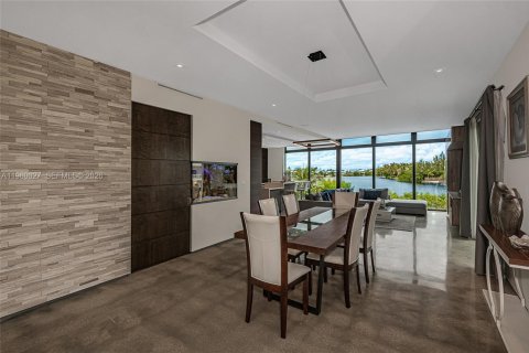 House in Key Largo, Florida 5 bedrooms, 308.16 sq.m. № 2019835 - photo 12