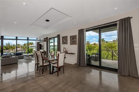 House in Key Largo, Florida 5 bedrooms, 308.16 sq.m. № 2019835 - photo 13