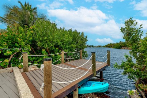 House in Key Largo, Florida 5 bedrooms, 308.16 sq.m. № 2019835 - photo 7