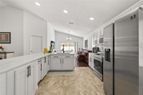 House in Davenport, Florida 4 bedrooms, 154.31 sq.m. № 2217082 - photo 14