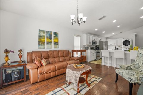 House in Davenport, Florida 4 bedrooms, 154.31 sq.m. № 2217082 - photo 8