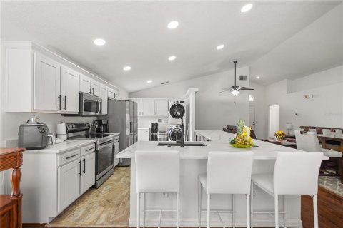 House in Davenport, Florida 4 bedrooms, 154.31 sq.m. № 2217082 - photo 13