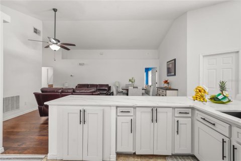 House in Davenport, Florida 4 bedrooms, 154.31 sq.m. № 2217082 - photo 15