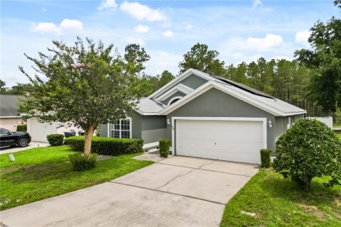 House in Davenport, Florida 4 bedrooms, 154.31 sq.m. № 2217082 - photo 2