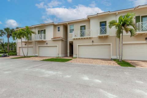 Touwnhouse à vendre à Royal Palm Beach, Floride: 3 chambres, 206.43 m2 № 2084216 - photo 1