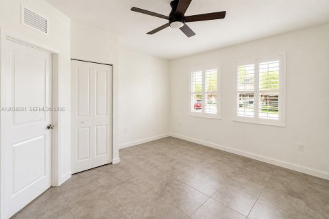 House in Homestead, Florida 4 bedrooms, 206.99 sq.m. № 2173629 - photo 10