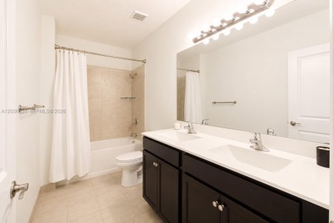 House in Homestead, Florida 4 bedrooms, 206.99 sq.m. № 2173629 - photo 19
