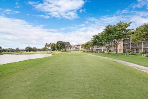 Condo in Pembroke Pines, Florida, 1 bedroom  № 2043280 - photo 25