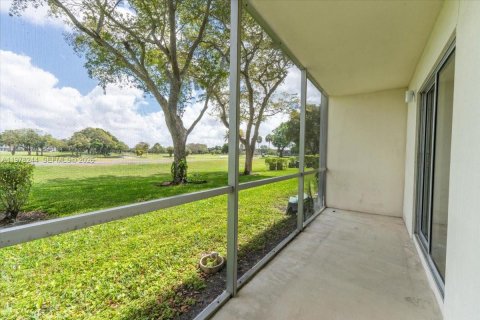 Condo in Pembroke Pines, Florida, 1 bedroom  № 2043280 - photo 23