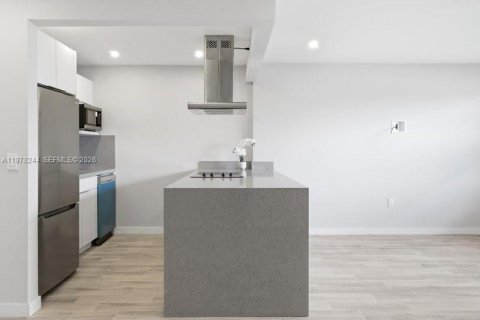 Condo in Pembroke Pines, Florida, 1 bedroom  № 2043280 - photo 9