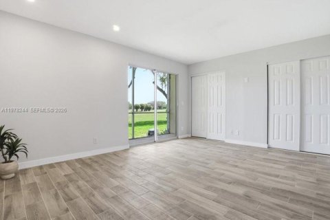 Condo in Pembroke Pines, Florida, 1 bedroom  № 2043280 - photo 21