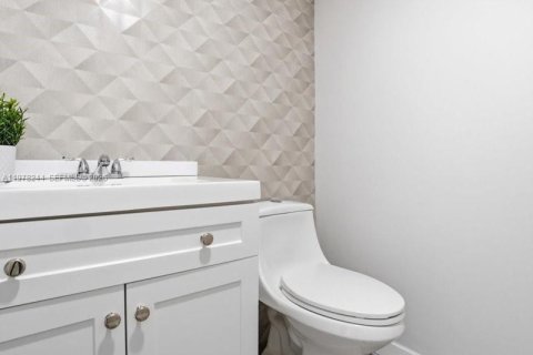 Condo in Pembroke Pines, Florida, 1 bedroom  № 2043280 - photo 16