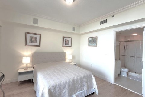 Condo in Highland Beach, Florida, 3 bedrooms  № 2158295 - photo 22