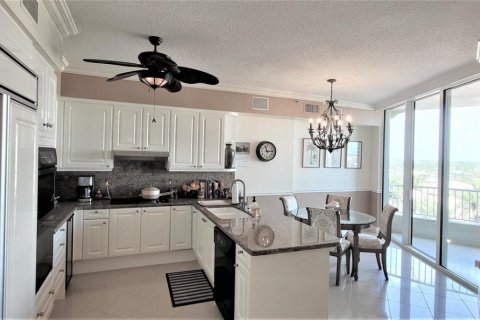 Condo in Highland Beach, Florida, 3 bedrooms  № 2158295 - photo 17