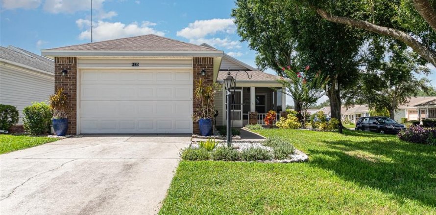 House in Leesburg, Florida 2 bedrooms, 112.78 sq.m. № 1854539