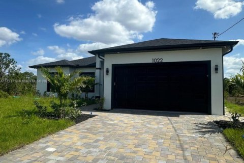 House in Lehigh Acres, Florida 3 bedrooms № 1700728 - photo 2