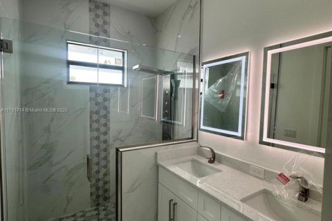 House in Lehigh Acres, Florida 3 bedrooms № 1700728 - photo 24