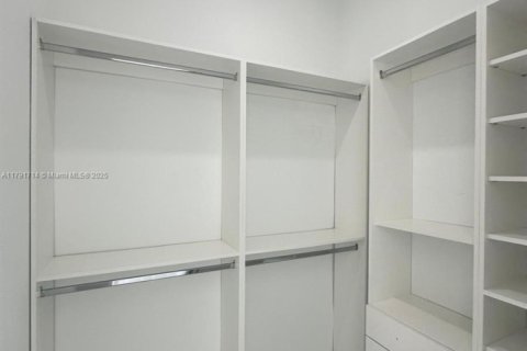 House in Lehigh Acres, Florida 3 bedrooms № 1700728 - photo 20