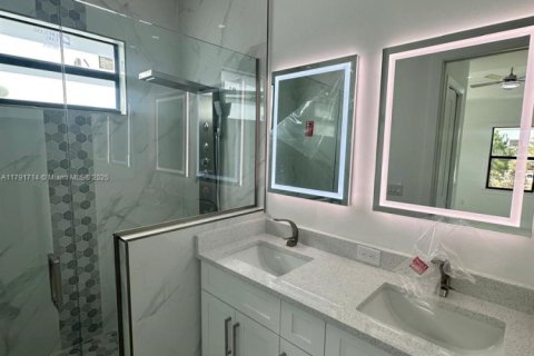 House in Lehigh Acres, Florida 3 bedrooms № 1700728 - photo 22