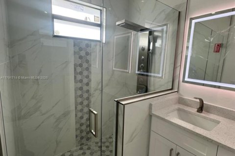 House in Lehigh Acres, Florida 3 bedrooms № 1700728 - photo 23