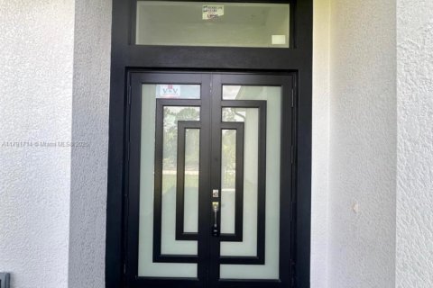 House in Lehigh Acres, Florida 3 bedrooms № 1700728 - photo 4